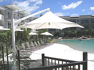 restaurant shade structures in umbrella design